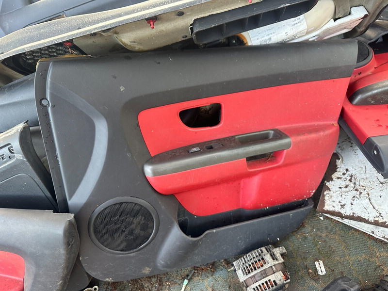 10-13 KIA SOUL OEM RH FRONT PASSENGER INTERIOR DOOR PANEL TRIM - RED & BLACK