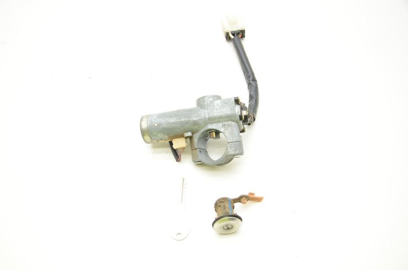 98-04 FRONTIER Ignition Switch with Key D8700-3S526