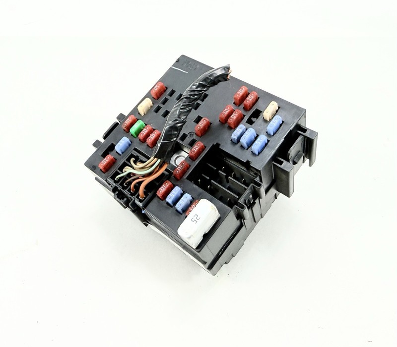 2003-2006 CHEVY SILVERADO SIERRA INTERIOR FUSE RELAY JUNCTION BOX15058032-07