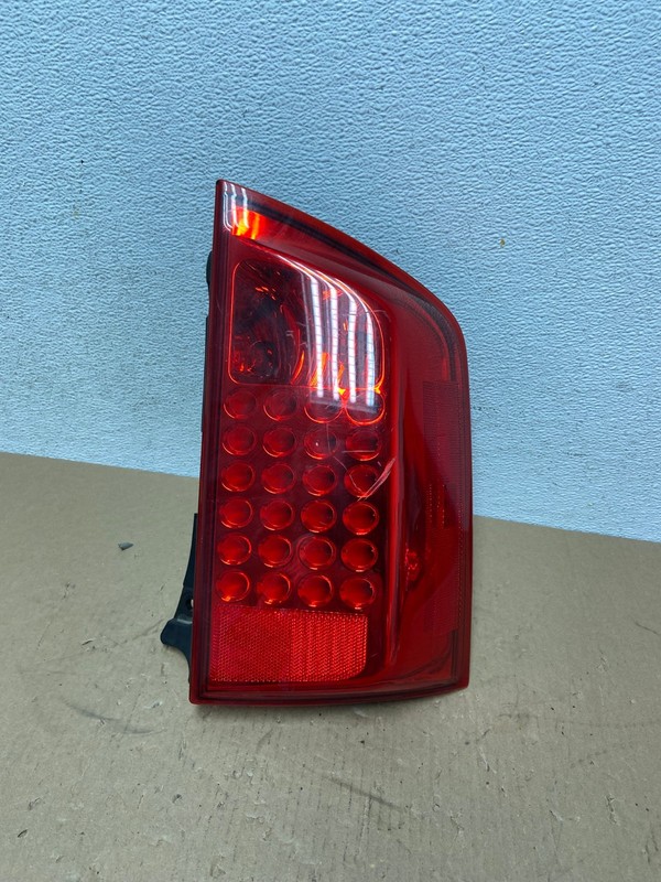 2004 to 2010 Infiniti Qx56 Right Passenger RH Side Tail Light AD7710 LK