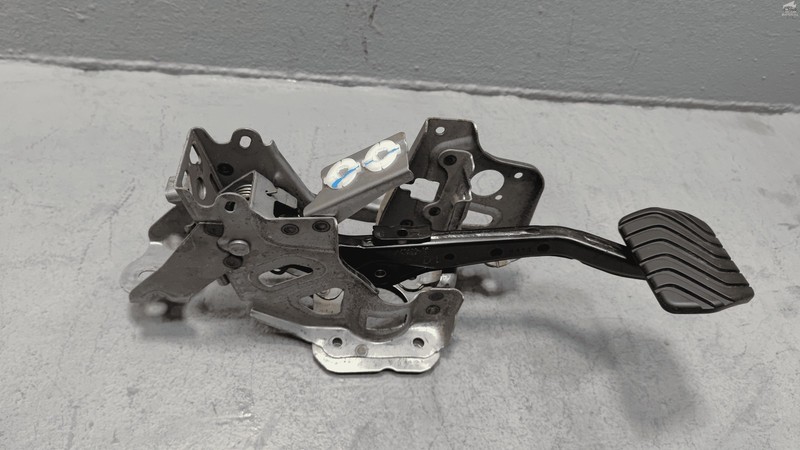 2019 Nissan Altima Brake Stop Pedal Assembly W/ Bracket OEM