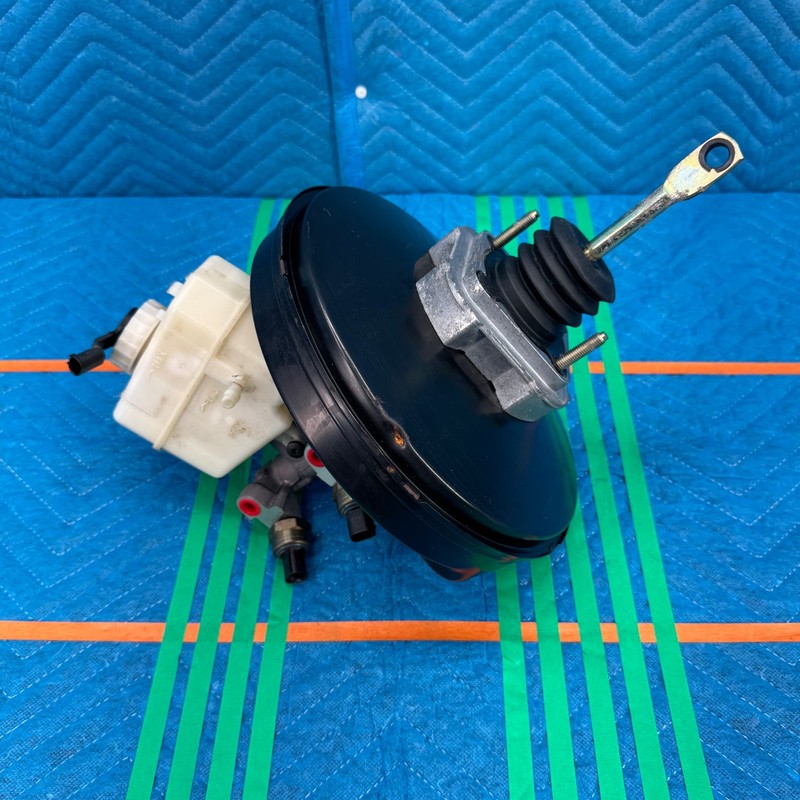 01–06 BMW 330Ci E46 manual Transmission Brake Booster With Master Cylinder OEM