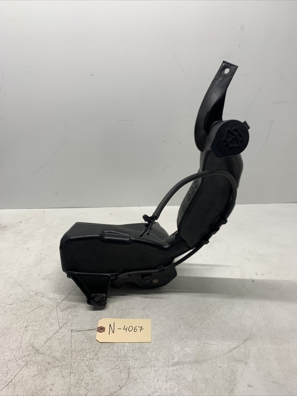 20-23 Tesla Model Y Windshield Washer Fluid Tank Reservoir w/pump N-4067 S24