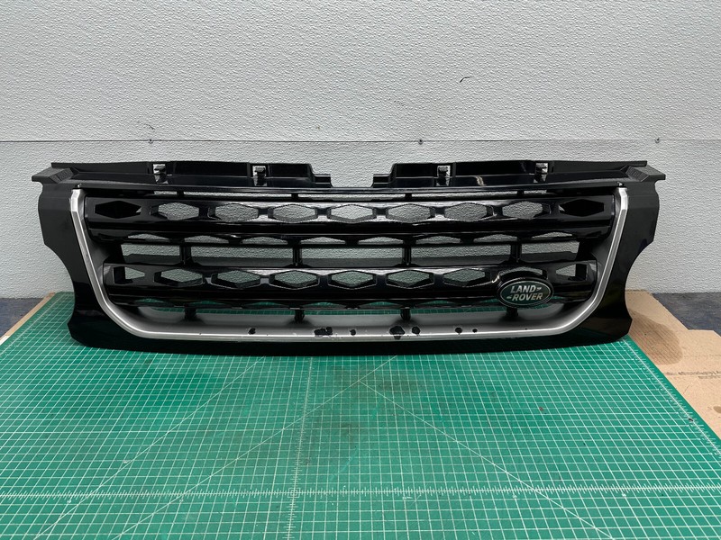 14-16 LAND ROVER LR4 FRONT BUMPER GRILLE W/ EMBLEM OEM
