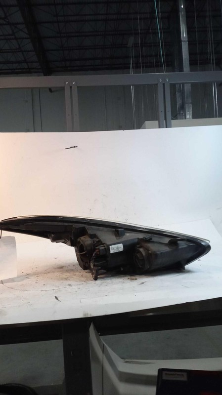 2016 Hyundai Elantra Left Headlight Assembly White 88000 Mi OEM 218726
