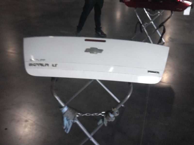 2014 Chevrolet Impala OEM Used White Deck Lid Trunk Lid 19179354 4DR SED WHT