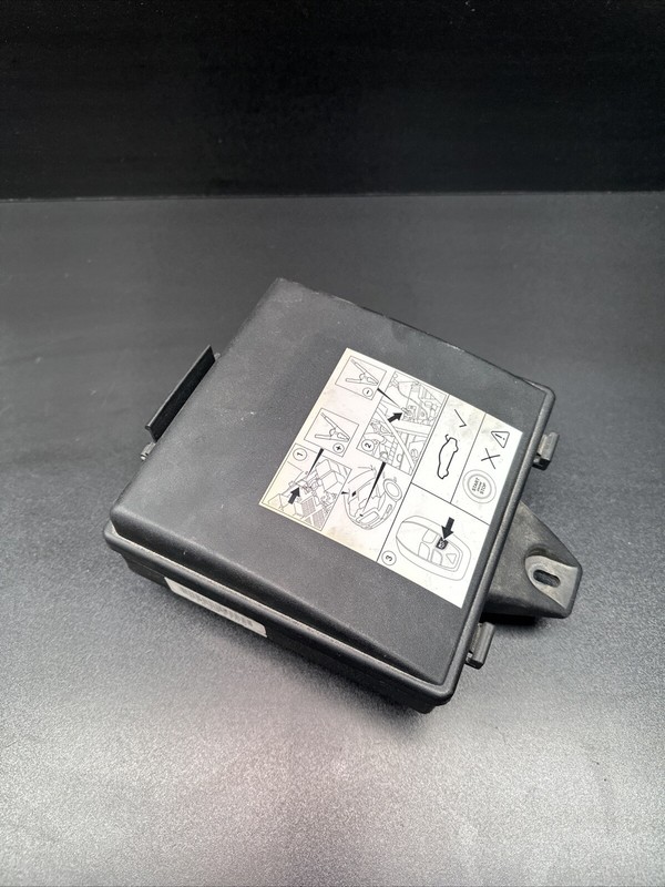 10-15 Jaguar XJ XJL Front Engine Bay Fuse Relay Junction Box Block Black OEM