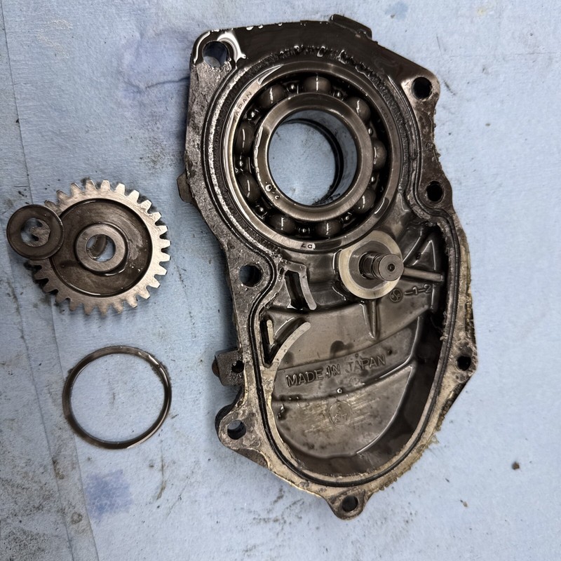 1980 Kawasaki 4/6 LTD Invader Vintage snowmobileoil pump gear crank Side Cov