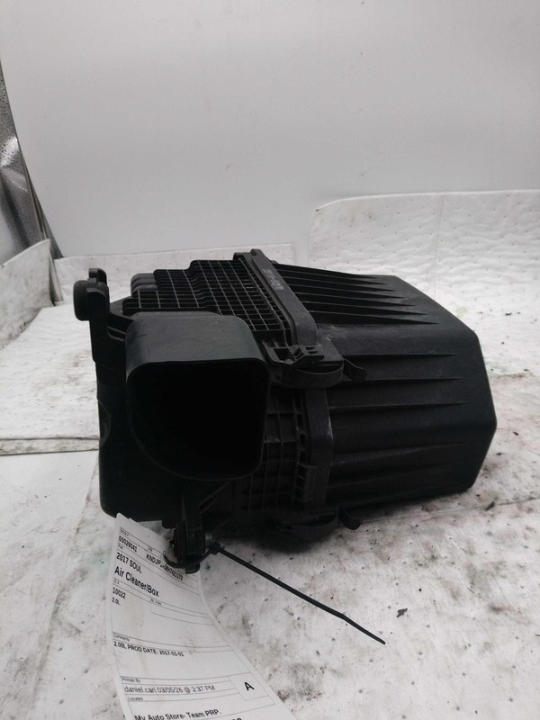 2017 KIA SOUL Air Cleaner Assembly OEM 28110B2500 128K Mileage Silver