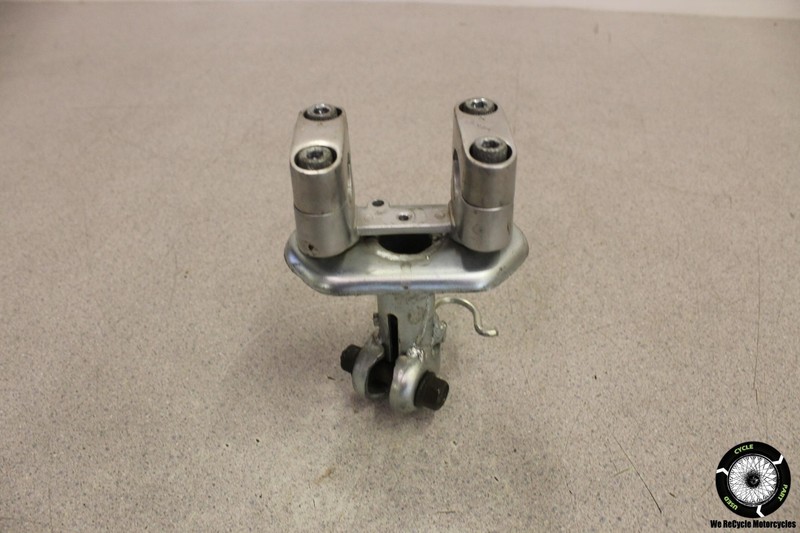 2006 Yamaha Vino 125 YJ125 FORKS UPPER TRIPLE TREE CLAMP HANDLEBAR YJ 06