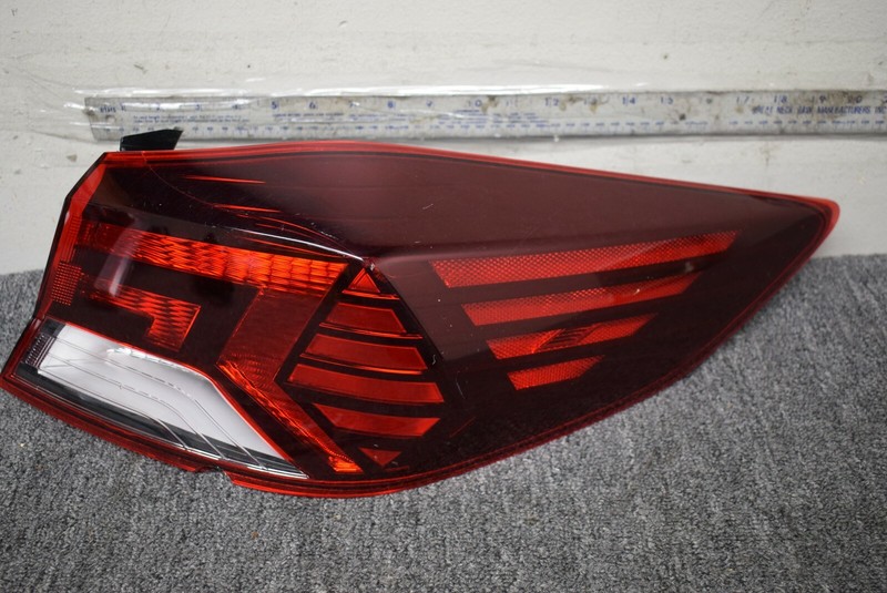 2019-2020 HYUNDAI ELANTRA TAIL LIGHT LEFT SIDE FACTORY OEM