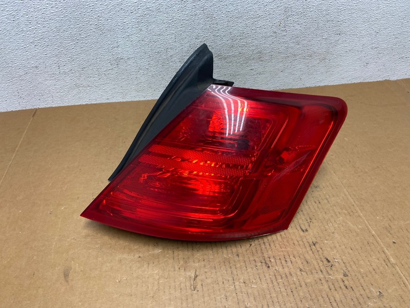 2014 to 2018 Ford Taurus Interceptor Right Passenger RH Tail Light OEM AD9306 LK