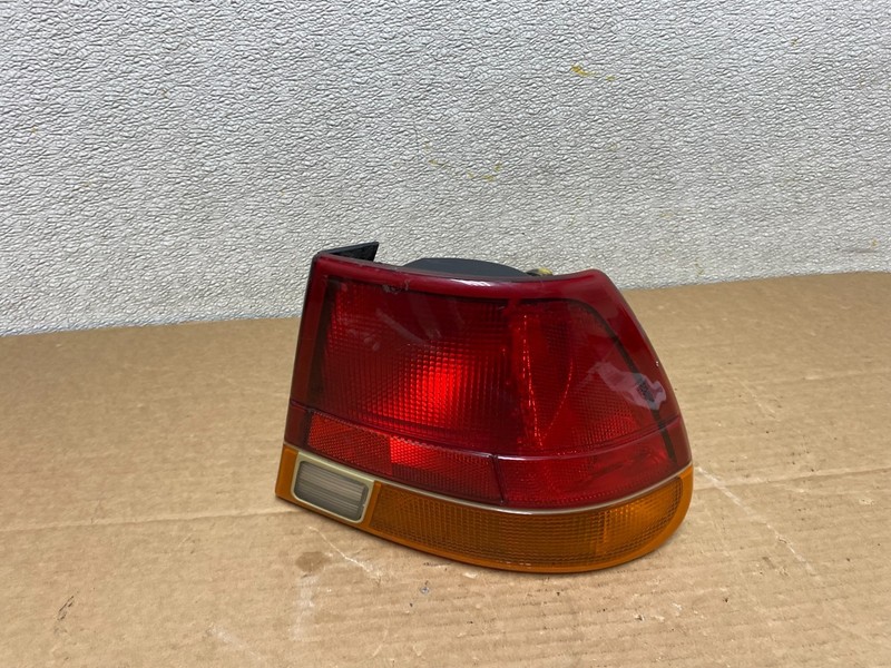 1997-1999 Saturn SL SL1 Sedan Right Passenger RH Side Tail Light OEM z1373 DG