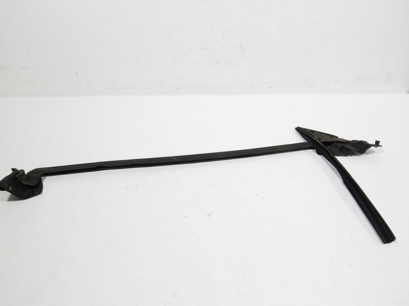 13-19 Mercedes SL550 R231 2013 Right Door Window Glass Weather Strip Belt Seal |