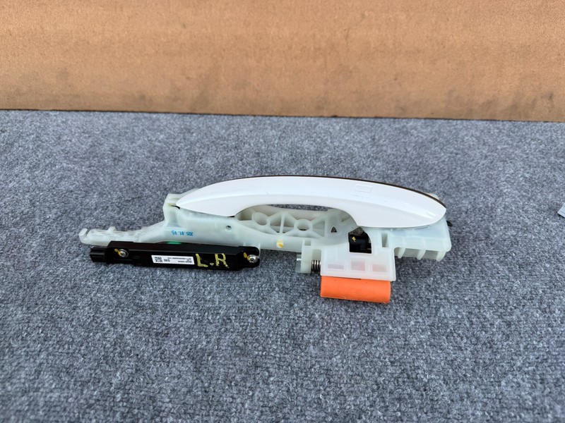 GENESIS GV70 2022-2026 OEM REAR LEFT DRIVER EXTERIOR DOOR HANDLE WHITE (UYH)