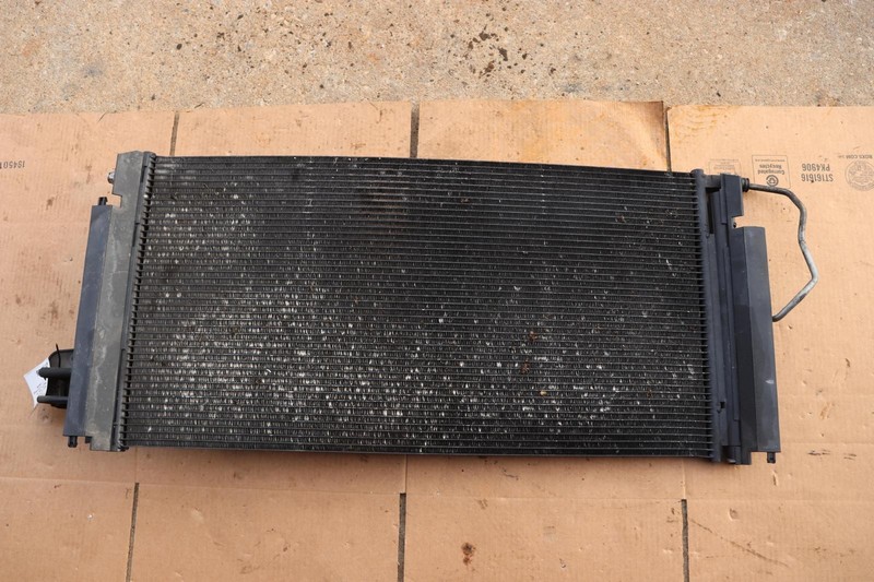 2015-2020 CHEVY/GMC SUBURBAN 1500 5.3L A/C AC AIR CONDITIONING CONDENSER OEM