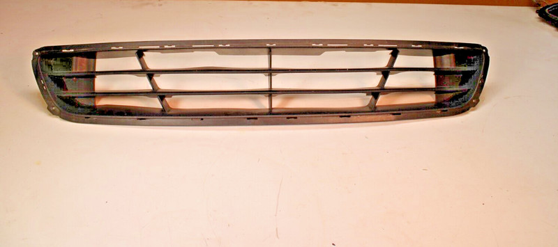 2009 - 2014 Hyundai Genesis Sedan oem Front Bumper Lower Grille 865613M000