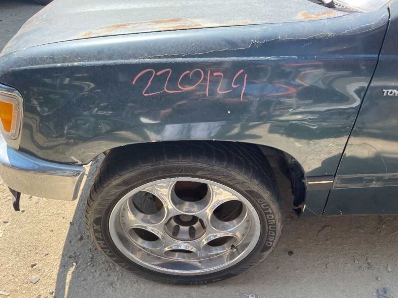 93 94 95 96 97 98 TOYOTA T100 DRIVER LEFT FENDER GRN-751 MINOR BEND