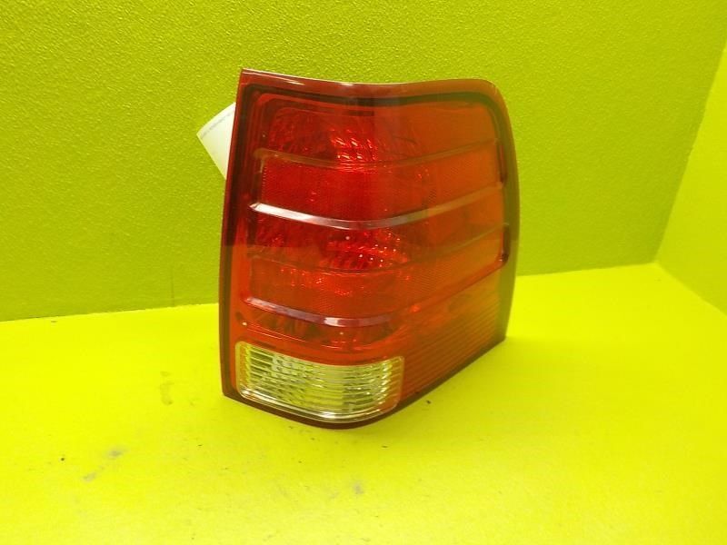 03-06 Ford Expedition Right Passenger Side Tail Light OEM 2L1Z-13404-AB