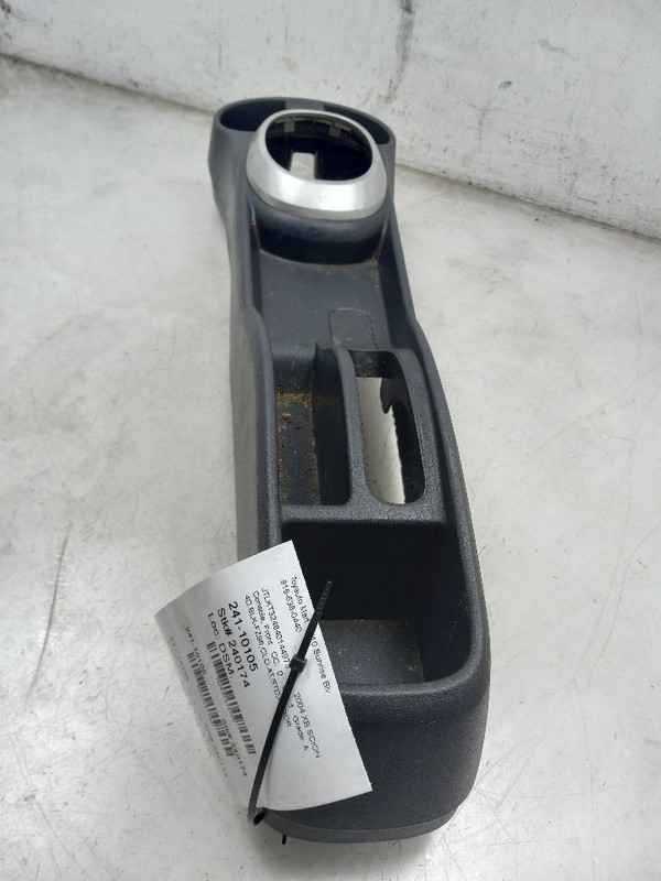 04-05 SCION XA 1.5L FWD AT FLOOR MOUNTED CENTER CONSOLE