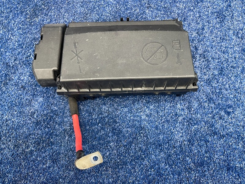 2016–2019 Buick Cascada Engine Bay Fuse Box Junction Block w/ Cover 1.6L OEM