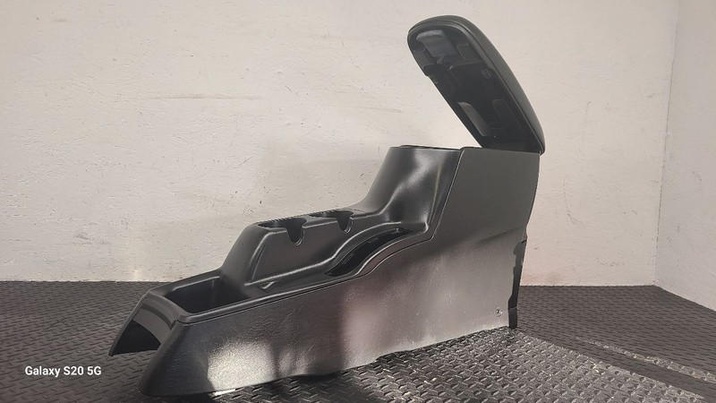 03-04 Ford Escape A/T Floor Console Assembly Black OEM 3L8Z-78045A36-CAC