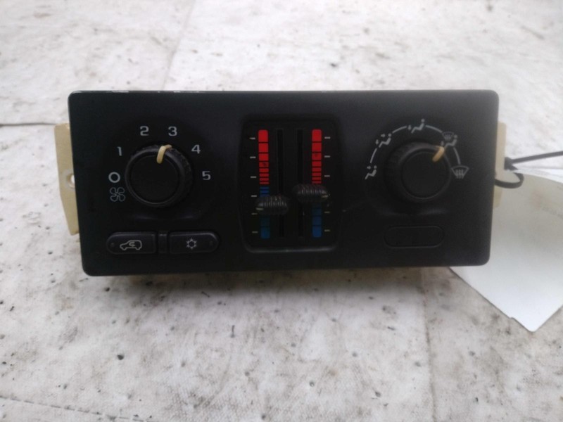 2004 GMC Sierra 1500 A/C Selector Switch OEM White 15107752 196K Miles