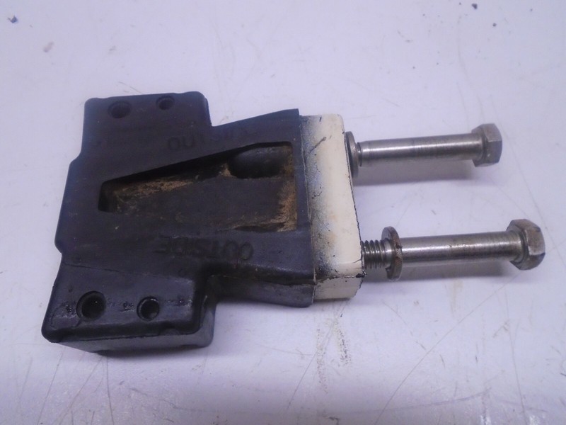 O3a387796 Evinrude 434331 Outboard Lower Rubber Motor Mount w/bolts 50 60hp