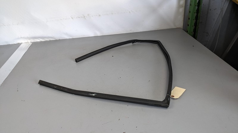 Rear Right Door Window Glass Run Channel 2020 Nissan Murano 82330-5AA0D 19 - 22