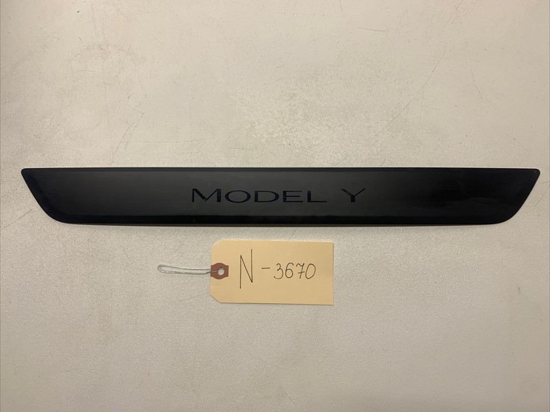 20-22 TESLA MODEL Y FRONT RIGHT SIDE DOOR SILL SCUFF PLATE COVER TRIM 3670 B44