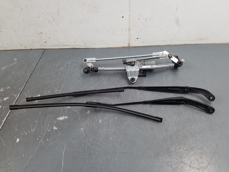 2019 Audi RS3 8V Quattro Windshield Wiper Motor / Arm Assembly #0804 E5