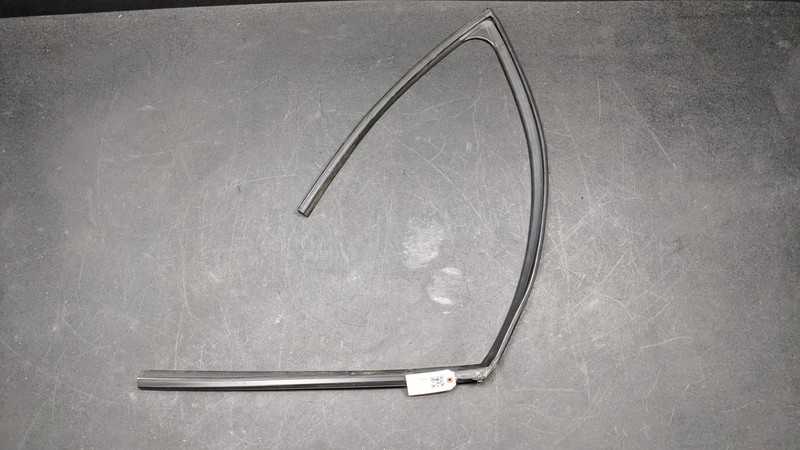 Front Right Door Window Glass Run Channel 2015 Infiniti Q50 80330-4GA0B 15-2019