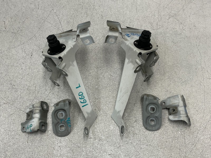 2013 2014 2015 F12 BMW M6 Left & Right Fender Bracket Set Pair OEM 1660