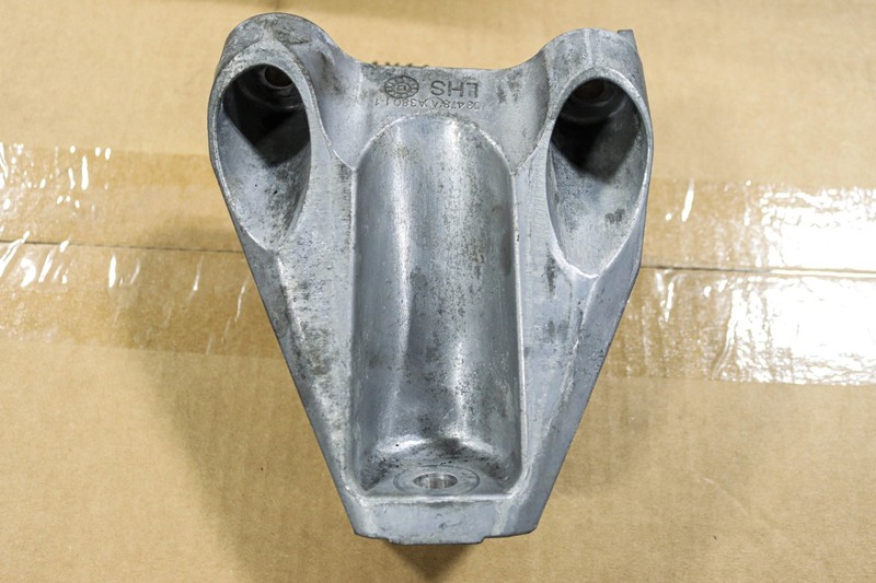 2010-2015 Chevrolet Camaro Left Side Motor Mount Bracket 22805661 OEM *USED*