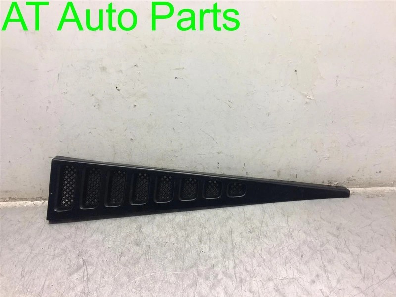 (02-06) CHEVY AVALANCHE PASSENGER SIDE DEFLECTOR DRAIN TRIM PANEL OEM 93440200