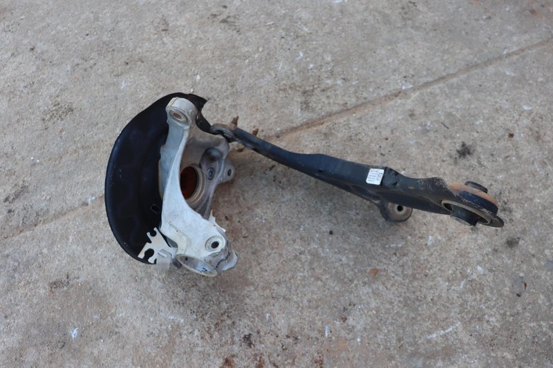 2015-2019 VOLKSWAGEN VW GOLF GTI FRONT RIGHT SPINDLE KNUCKLE WHEEL HUB ASSY OEM