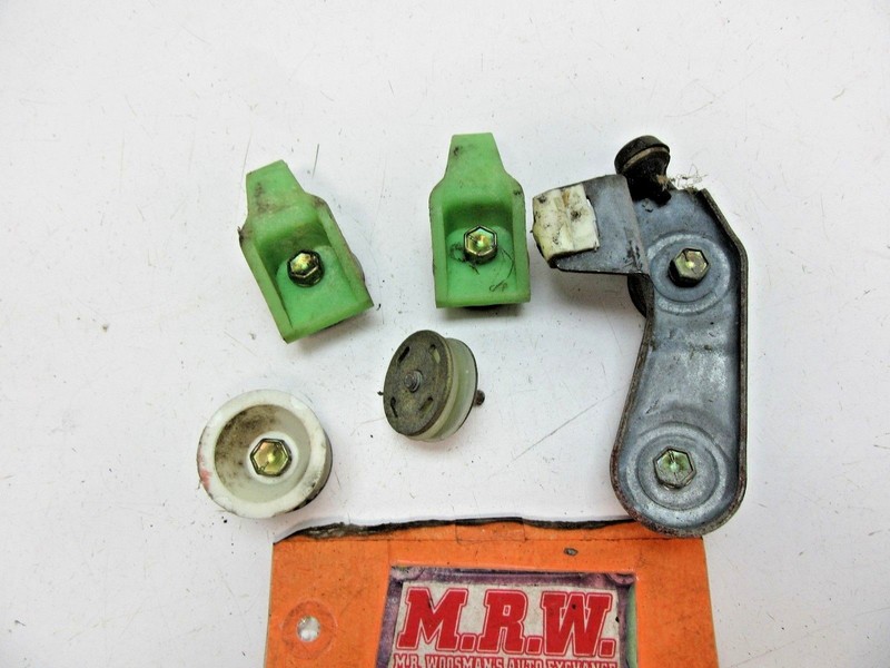 DOOR GLASS WINDOW REGULATOR TRACK BRACKET GUIDE BUSHING MOUNT RIGHT R for CELICA