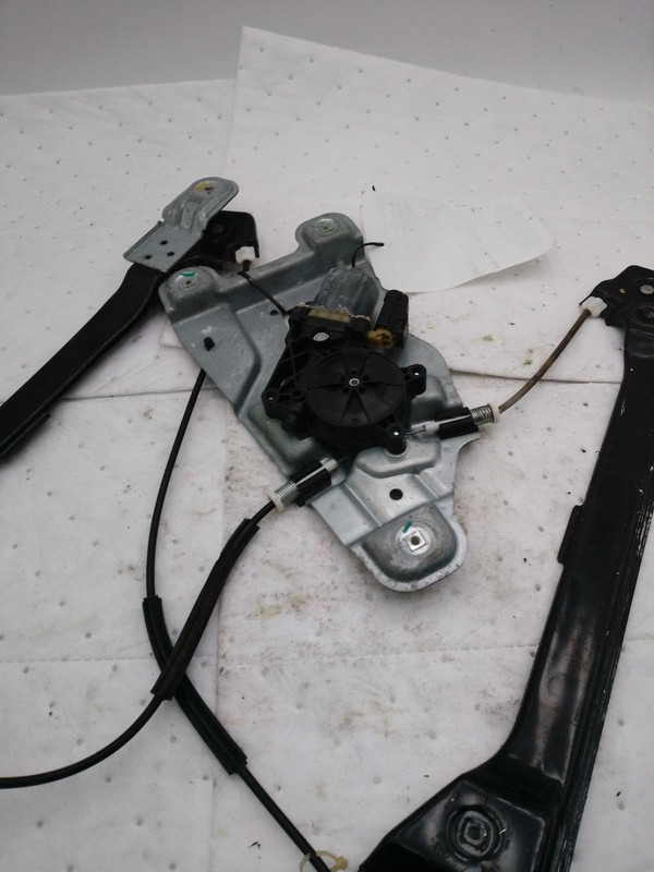 2012 GMC Terrain Right Front Window Regulator Black 303768 Used 177K Miles