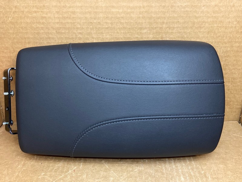 2017-2020 Nissan Rogue Arm Rest Armrest Center Console Lid Cover Top Black OEM