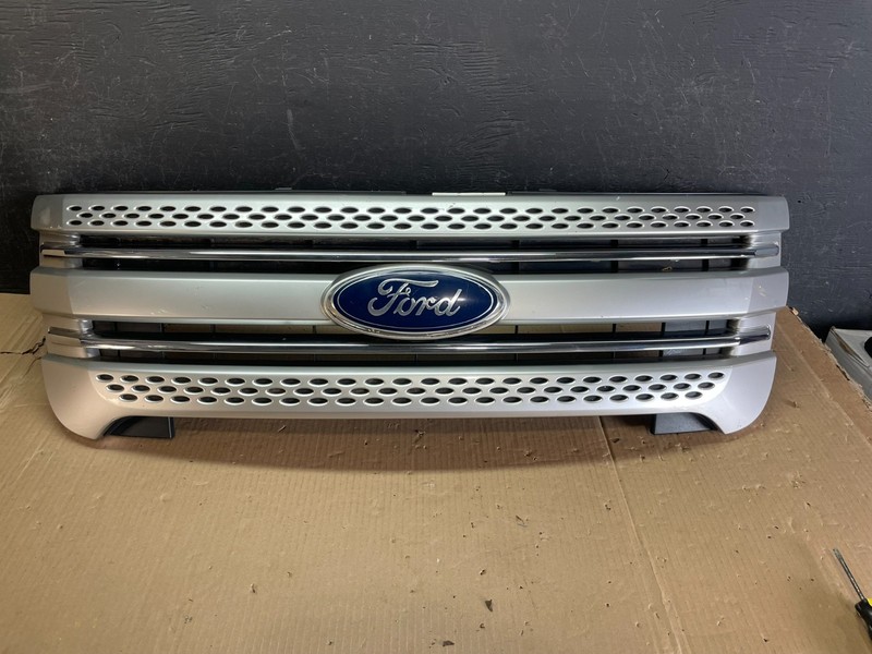 2011 to 2015 Ford Explorer Upper Front Grill Grille Oem AE3610 DG