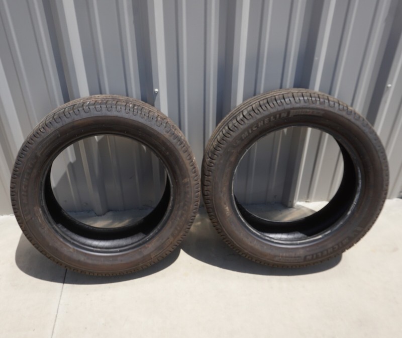 2 x P235/50R18 Michelin Defender 2 Used Tire Excellent Condition