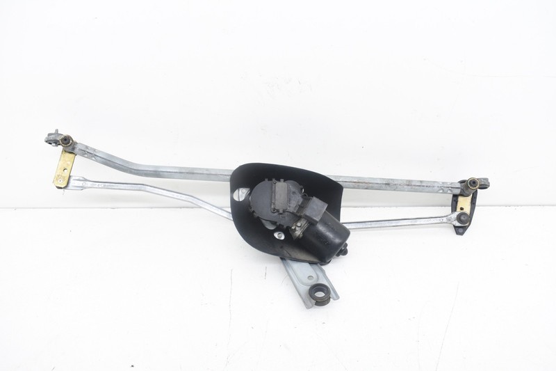 2006 Mini Cooper S R53 Windshield Wiper Transmission Linkage With Motor OEM KW84