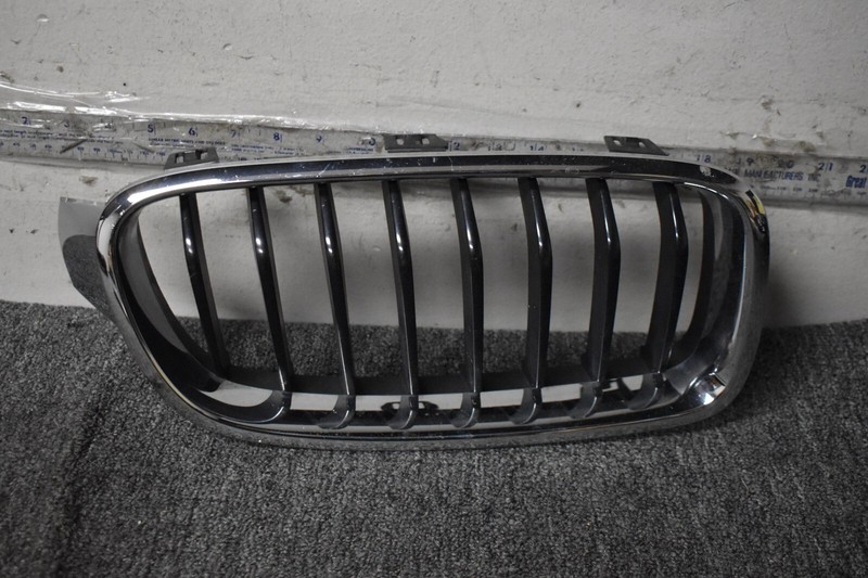 BMW KIDNEY GRILLE RIGHT SIDE FACTORY OEM