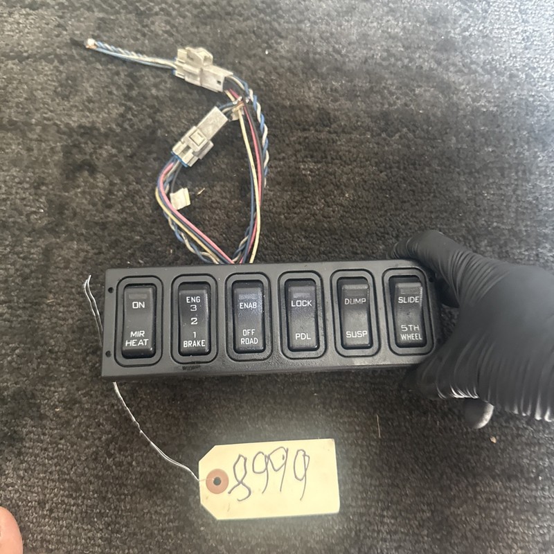 International Pollak P/N: 32237