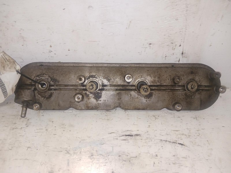10 CHEVROLET SILVERADO 2500 driver side Valve Cover 6.0L OEM