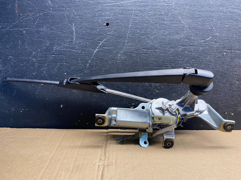 2003 to 2005 Subaru Forester Rear Wiper Motor 86510SA070 AA7592