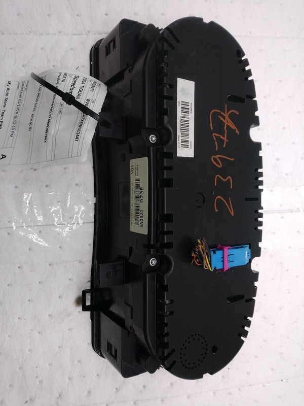 Used Speedometer Gauge fits: 2014 Volkswagen Tiguan cluster MPH US market ID 5N0