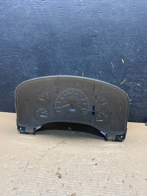 2003 to 2007 Chevrolet Express Speedometer Cluster Gauge 25755008 S8830 DG
