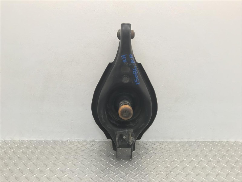 05-06 CHEVY EQUINOX REAR PASSENGER LOWER CONTROL ARM OEM 15228794