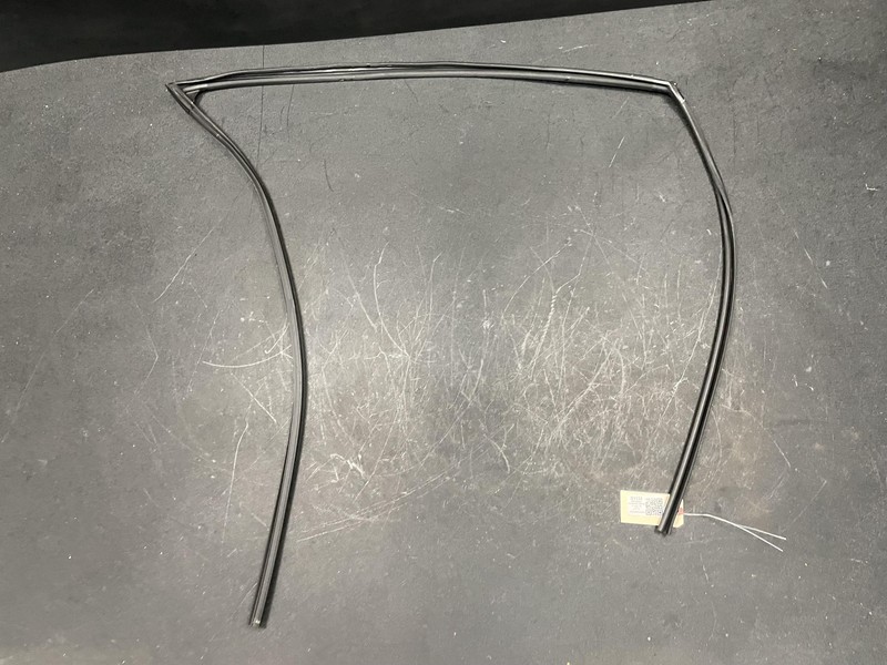 Front Right Door Window Glass Run Channel 2022 Subaru Forester 63527-SJ001 19-23